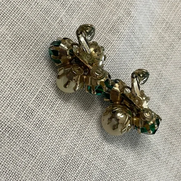 Vintage Jewelry Set by Vogue - Picture 8 of 11